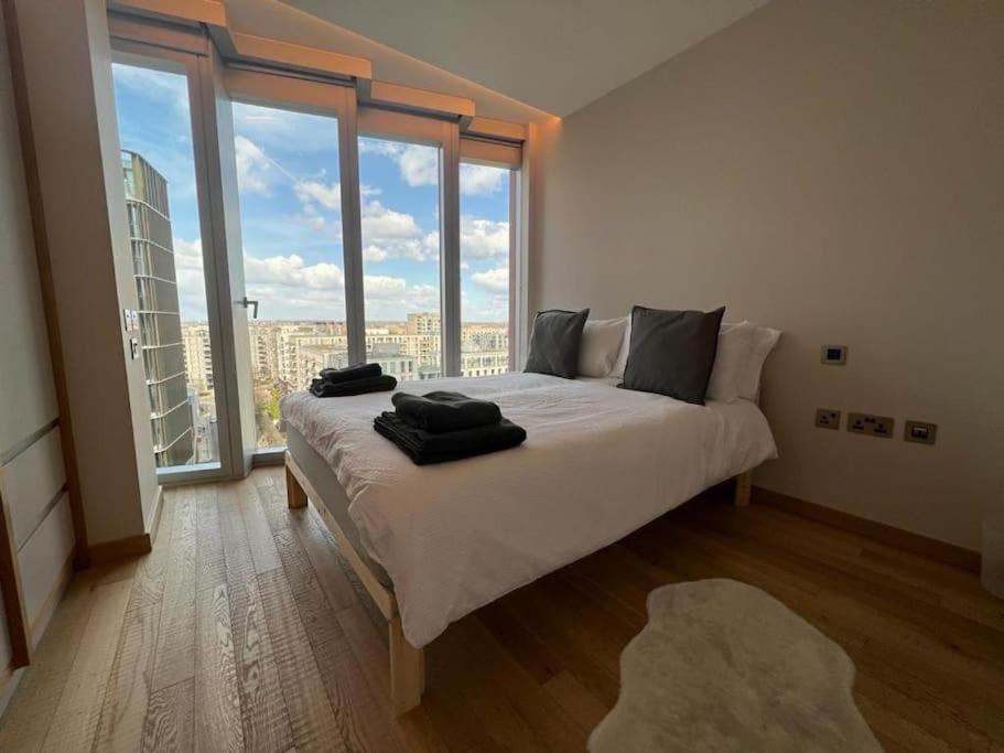 New Manhattan Loft Gardens Stratford Лондон Екстериор снимка