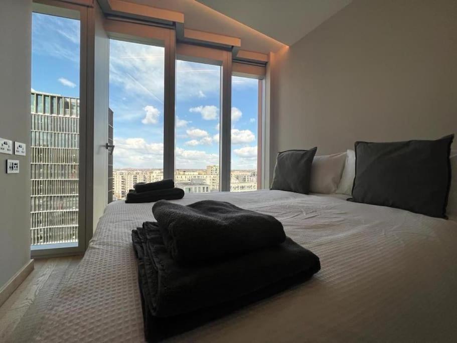 New Manhattan Loft Gardens Stratford Лондон Екстериор снимка